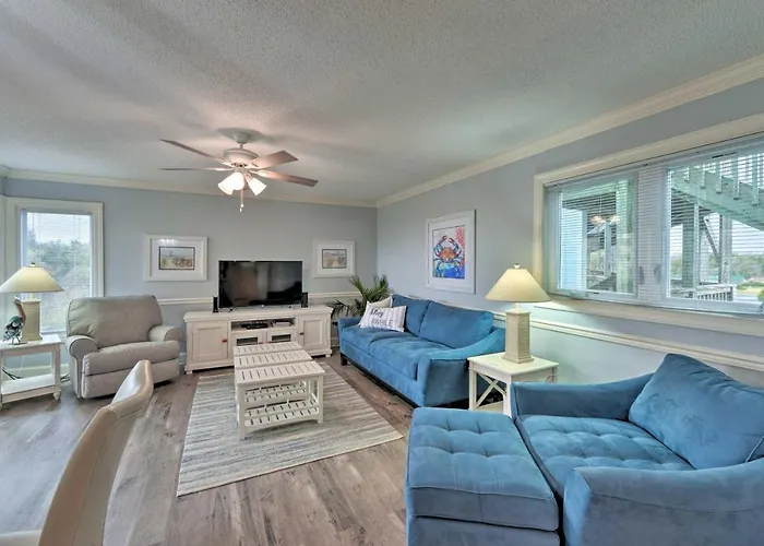 Bright Emerald Isle Condo W/ Private Beach Access!